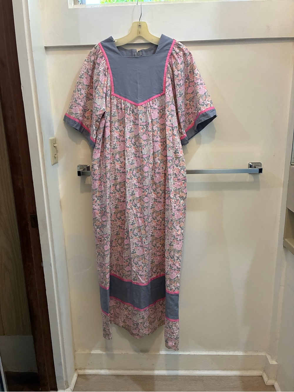 Vintage Hawaiian mu’umu’u floor length